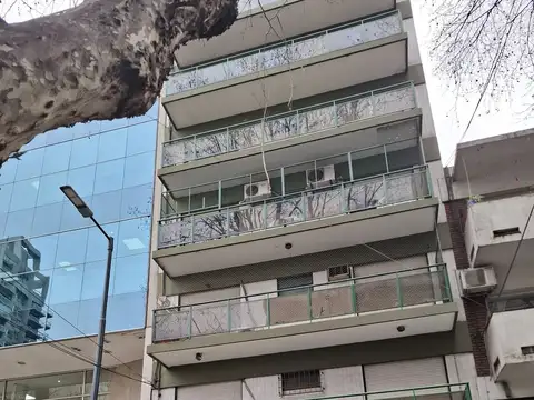 Departamento al frente con balcón