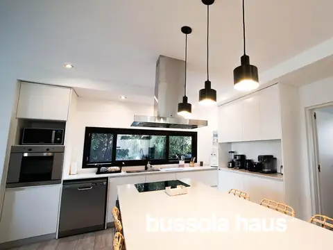 Casa 5 ambientes con 3 baños