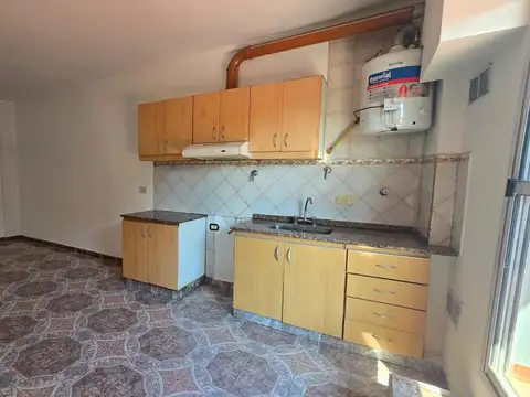 Departamento 2 amb.con patio en Alquiler Lomas del Mirador