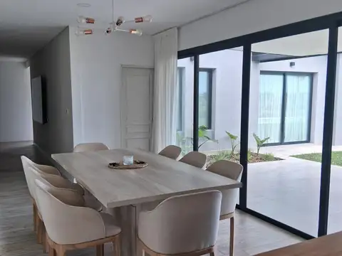 Casa en Alquiler de 3 dormitorios