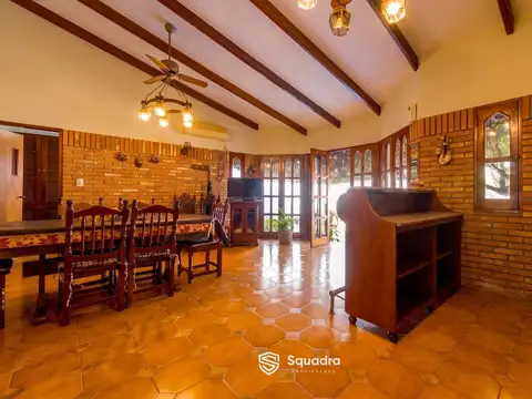 VENTA | PERMUTA - Casa 4 dormitorios, cochera, quincho y piscina - Echesortu. APTO CRÉDITO.