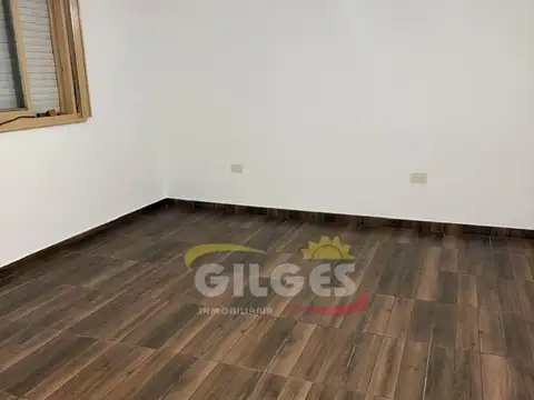 Alquiler Casa 3 Ambientes en Villa Luzuriaga  Muy buen Estado Con cochera cubierta