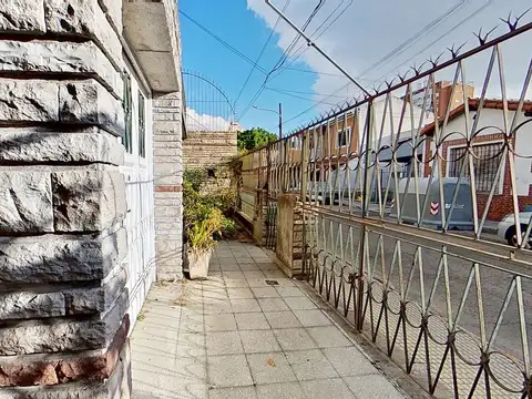 PH en venta 4 amb en Liniers c/terraza 121m2