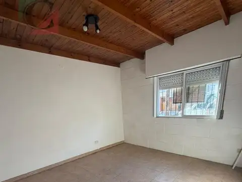 Depto Tipo Casa en Venta en Lanus Oeste, USD 23.000