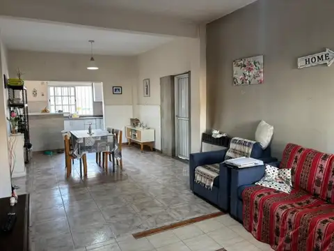 Casa 4 ambientes con 1 baño