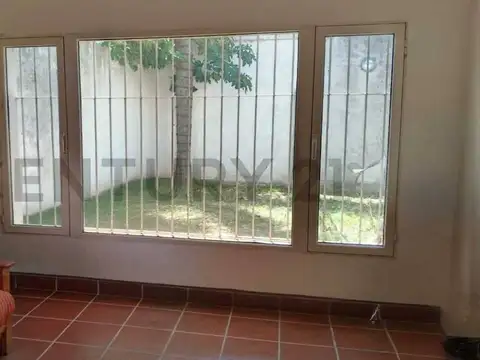 VENTA - CASA 2 DORMITORIOS - CENTRO CAÑADA DE GÓMEZ