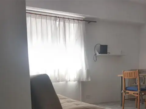 Monoambiente luminoso. Impecable. Apto prof. y temporario