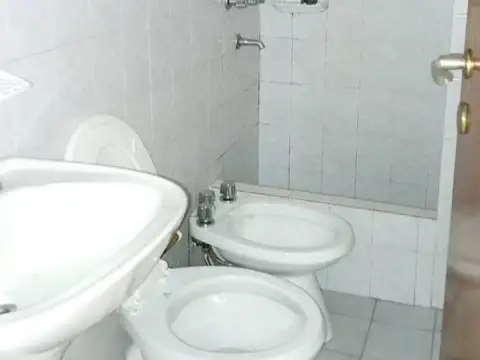 SE VENDE MONOAMBIENTE EN B° CENTRO