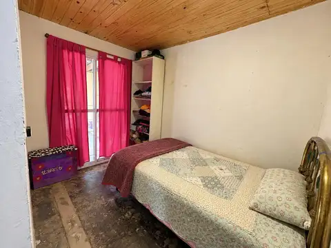 Se vende una casa llena de encanto y pontencial, ubicada en Empalme Lobos, Calle Ajo al 2500