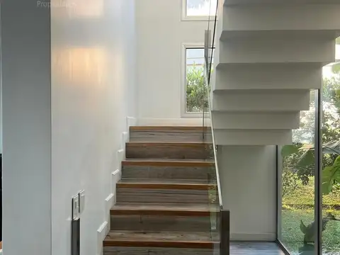 Casa en Venta con 5 cocheras