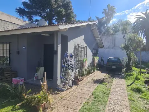 Lote  de 10x20, c una casa sobre av pedro dreyer 4100, mts de super coto y shell.