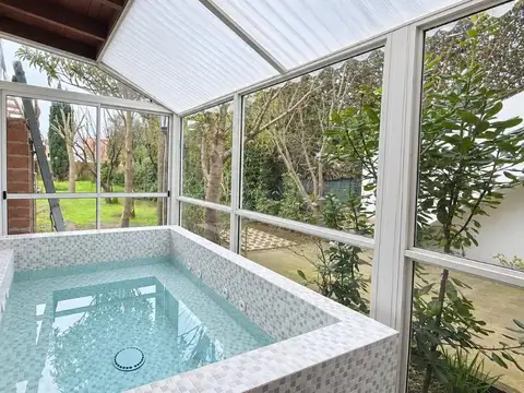 Casa 2 ambientes con quincho y jacuzzi