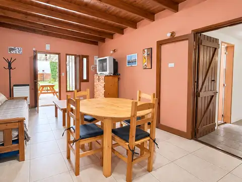 Casa en Alquiler con 3 cocheras