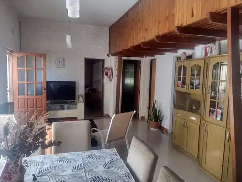 Casa 5 ambientes con 3 baños