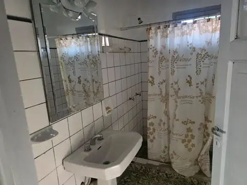 Casa 4 ambientes con 1 baño