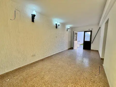 Casa 3 ambientes con 1 baño
