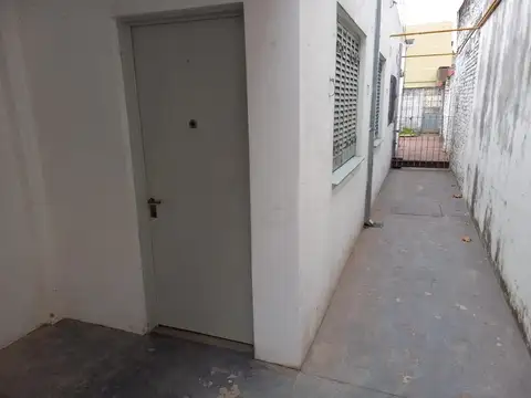 Departamento de 2 Amb. amplia cocina y comedor. Pta. Baja