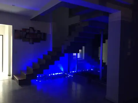 Casa en Venta con 3 cocheras