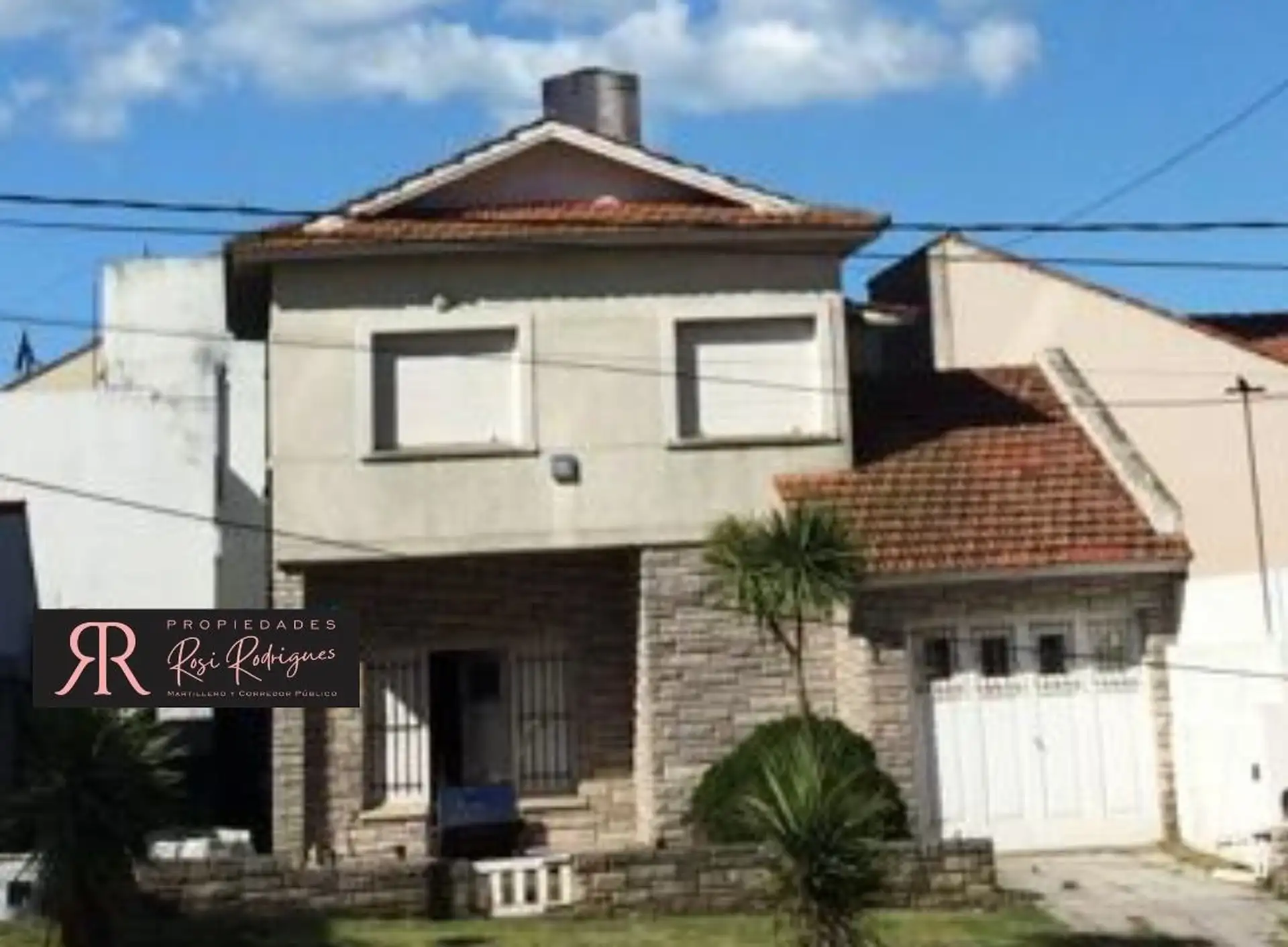 Venta de CHALET DE 4 Ambientes pocos metros del mar en Punta Mogotes