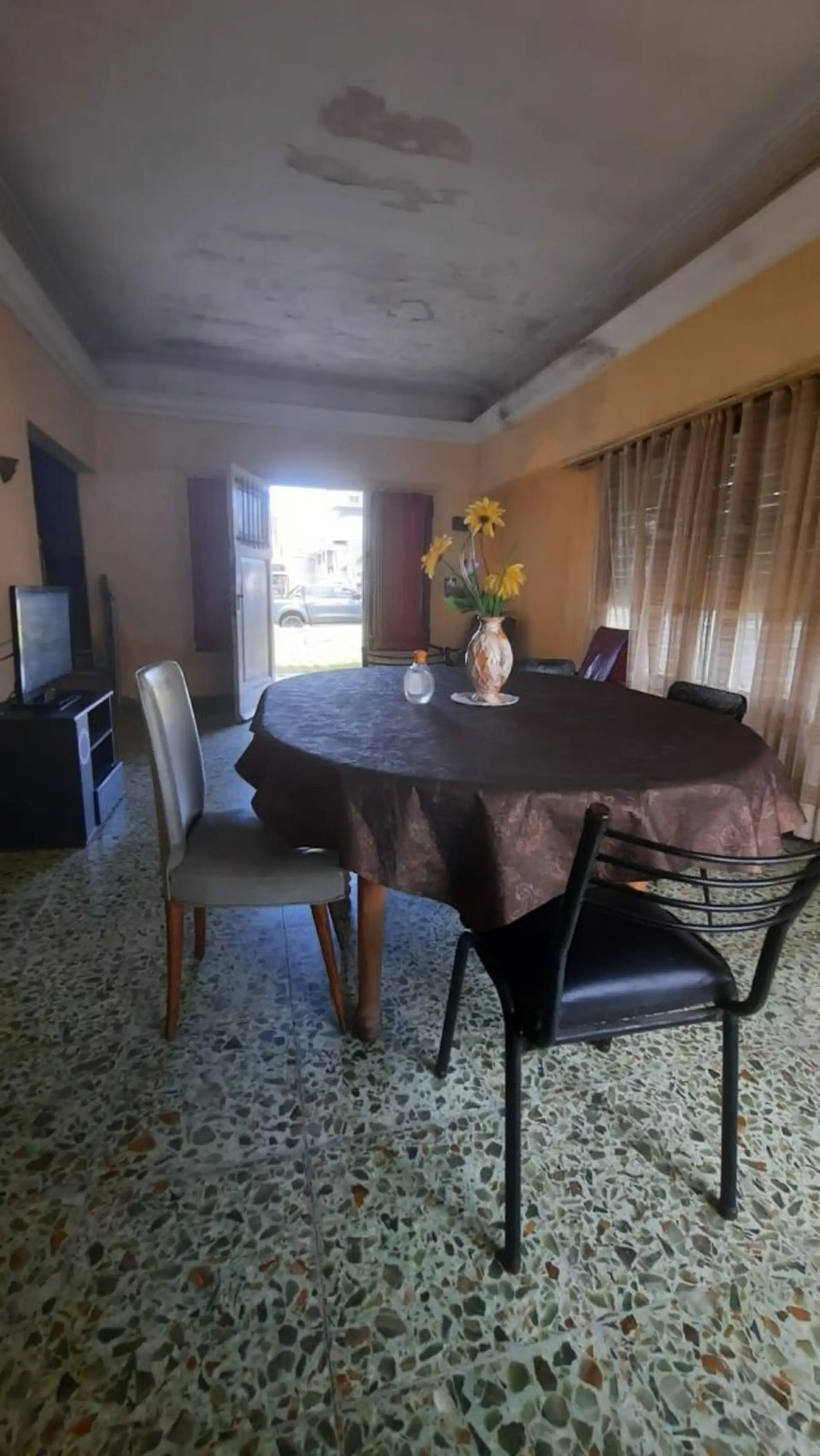 Venta de CHALET DE 4 Ambientes pocos metros del mar en Punta Mogotes