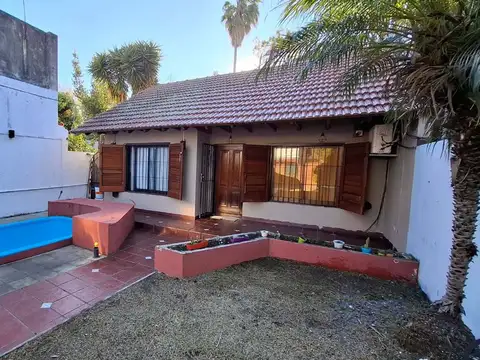 CASA 4 AMBIENTES VENTA TEMPERLEY JARDIN CON PILETA