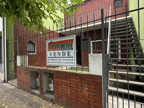 CASA 3 DORMITORIOS CON GARAGE Y PARQUE