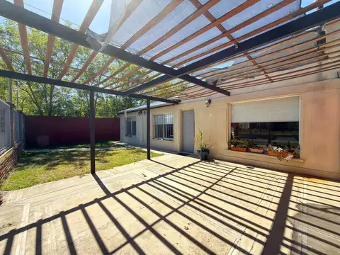 CASA EN VENTA CON PILETA EN AZUL, BUENOS AIRES