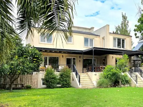 Casa en Venta con 4 cocheras