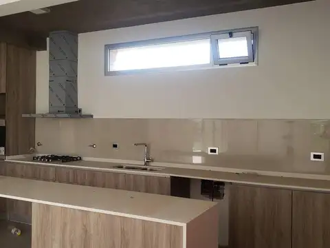 Casa en Alquiler al Oeste