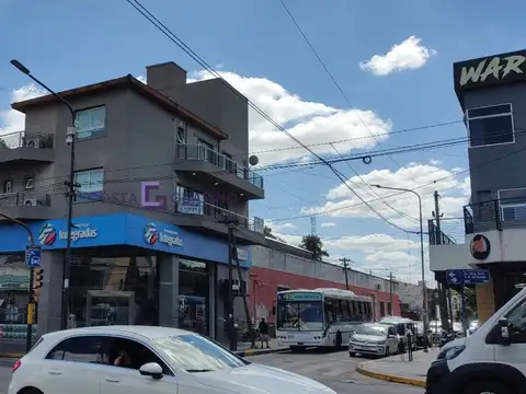 Excelente departamento de 3 ambientes con terraza con detalles de categoría