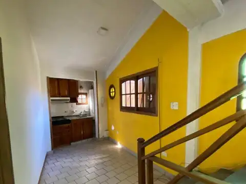 Casa en Alquiler con 2 cocheras
