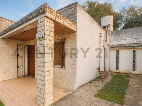 VENTA Casa 3 Amb. con Patio, Cochera , QUINCHO y Terraza – Zona Comercial – Escritura y Planos – Los