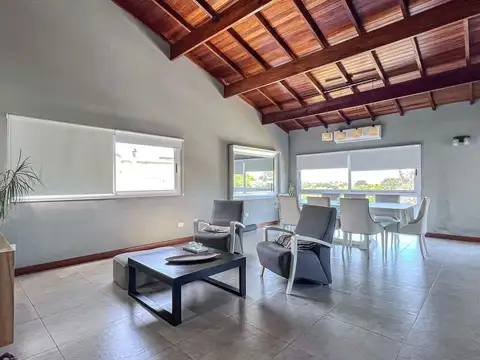 Casa 6 ambientes con 3 baños