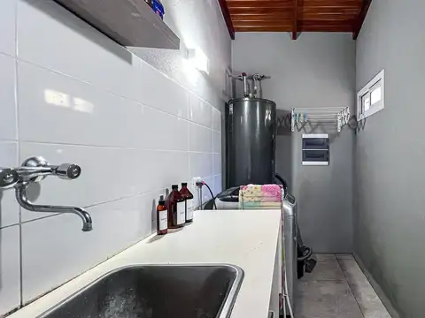 VENTA CASA 6 AMBIENTES SIERRA DE LOS PADRES PILETA