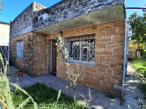 Casa en venta en MORON SUR.  Baradero y Arana. MORON Sur.