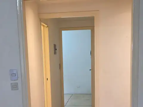 Luminoso 3 ambientes en esquina con balcón/ Medrano al 700