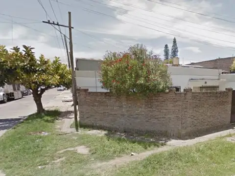 CASA 2 DORMITORIOS CON COCHERA LÁINEZ Y AV. SAN MARTÍN