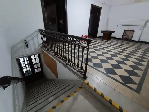 Ph antiguo en primer piso con entrada independiente y mucho espacio