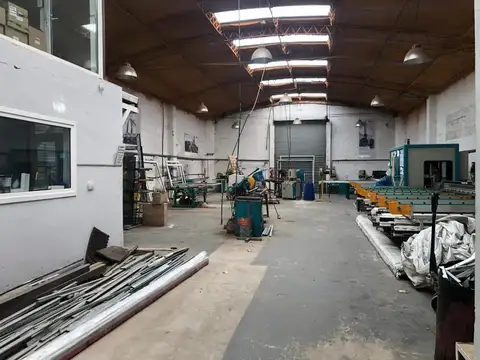 GALPON / DEPOSITO EN VENTA EN LOS CARDALES - E. DE LA CRUZ