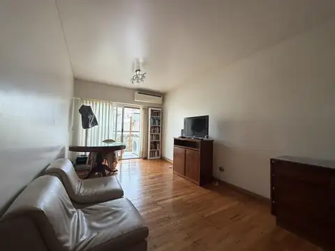 Luminoso y amplio 3 ambientes con dependencia y balcon corrido en Almagro