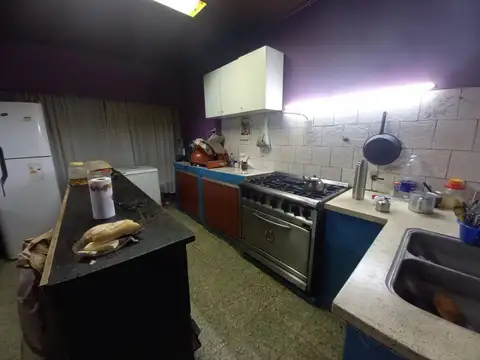 Casa 4 ambientes con 2 baños