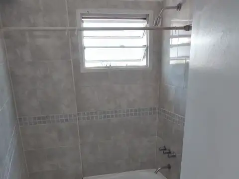 TRES AMBIENTES AL FRENTE BALCON COCINA COMEDOR BAÑO COMPLETO VISTA ABIERTA