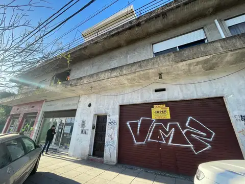 2 grandes locales con 2 viviendas (en planta alta) en venta en Boulogne