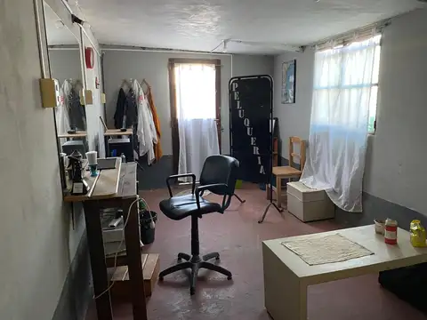 Casa de 1 dormitorio y local comercial  Recreo Sur