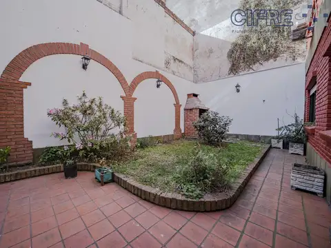 Ph en planta baja 3 ambientes con cochera y 2 patios en villa pueyrredon