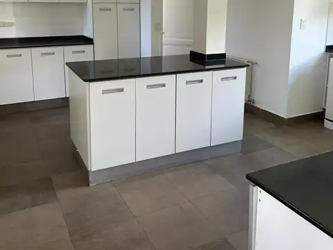 Departamento 4 ambientes con 4 baños