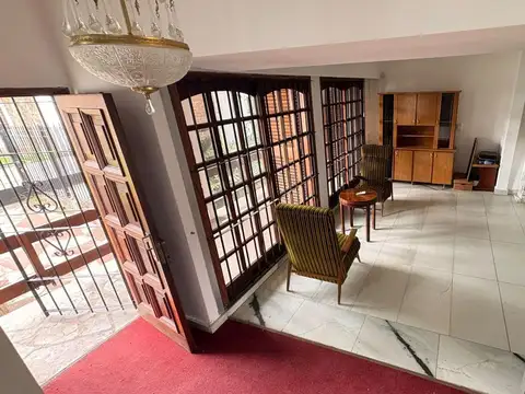 Casa 6 ambientes con 2 baños