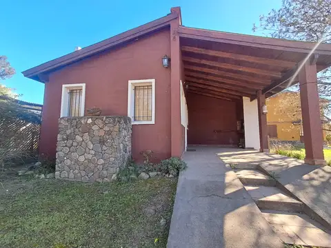 Casa a 2 cuadras del río en 500m2 de terreno