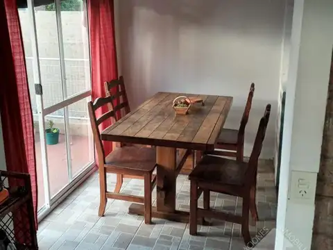 Casa 8 ambientes con 3 baños