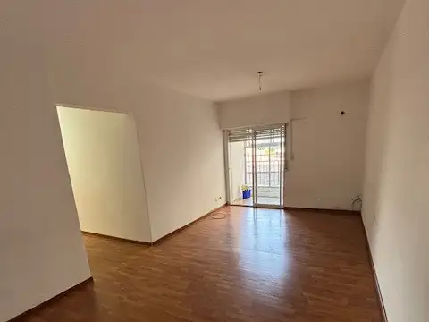 BELGRANO 4 AMB. 78m2tot. PISO 1° C/FRTE C/BALCON LUMINOSO